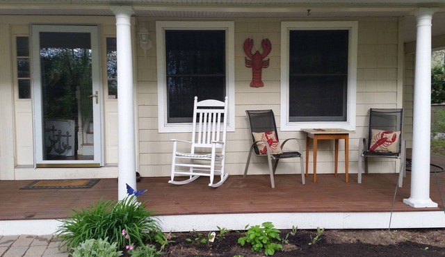 Cozy Escape in Pettaquamscutt Neighborhood - Your Ideal Narragansett Getaway in Narragansett