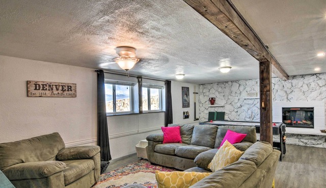 Cozy Escape w/ Shared Outdoor Hot Tub & Mtn Views!