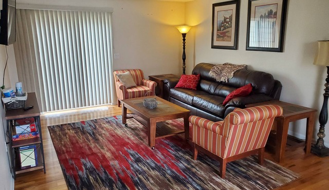 Cozy home short walk to Old Town Arvada, parks, dinning and shopping