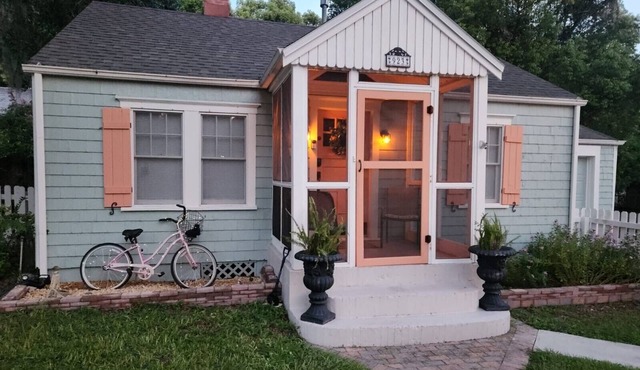 Cozy Mount Dora Cottage/Walk Downtown/Pet Friendly/Fenced Yard in Mount Dora