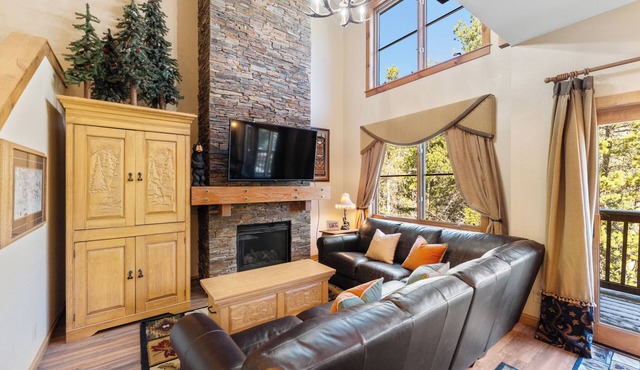 Cozy Mountain Hideaway in Keystone — Relax in Peace, Ski in Minutes!