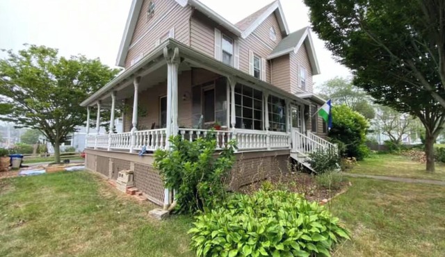 Cozy Newport Studio, steps to Cliff Walk, Beaches & Downtown in Newport