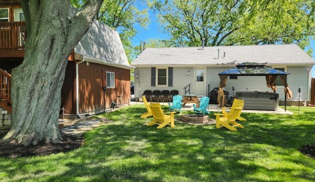 Cozy Port Clinton Getaway with Hot Tub