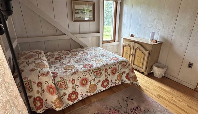 Cozy private room in 3 br house in West Tisbury in West Tisbury