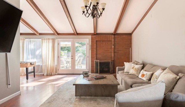 Cozy Spacious Home w/fireplace, close to attractions! Poway/Rancho Bernardonn