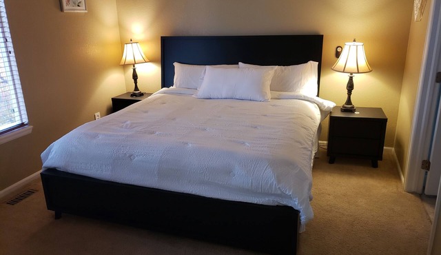 Cozy Stay 4 Bedroom/3 Bathroom, 1 Kitchen, w/Washer & AC/Heating