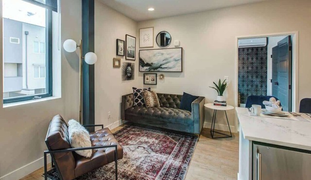 Cozy Tennyson St Suite | Great for Couples & Biz
