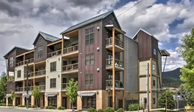 Cozy1 Bedroom, 2 Queen size bed Penthouse in The Ridge at Silver Mountain in Kellogg