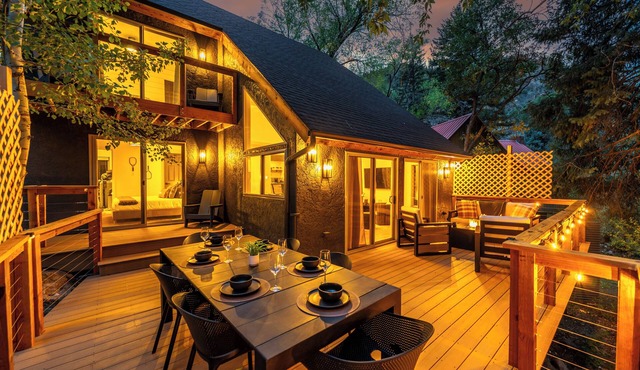 Creekside 2 Home Retreat, Hot Tub & Sauna, Patio, Firepit, Theatre, Families