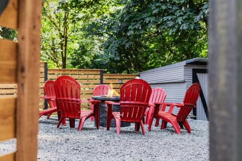 Creekside Retreat King Firepit Yoga DeckBBQ