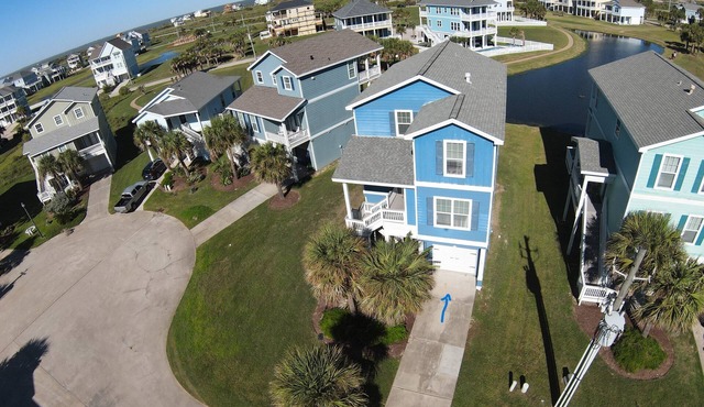 Custom Beach Cottage with Amazing Water Views From Each Room-PLUS Beach Club! in Galveston