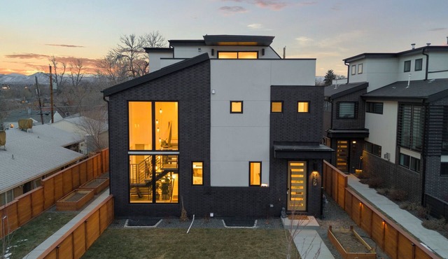 Custom Luxury Home Modern Denver 4BR 5BA Skyline Rooftop Fire pit Chef Kitchen