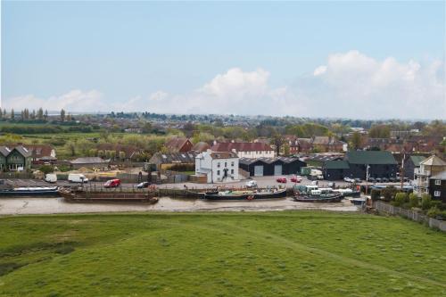 Customs House by Bloom Stays in Faversham