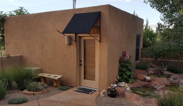 Cute, comfy studio, close to Lake Pueblo Reservoir! Come see southern Colorado.