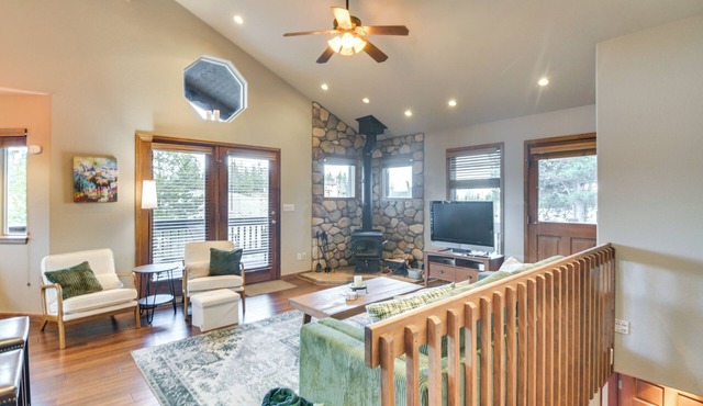 Deck + Mountain Views: Fairplay Family Escape!