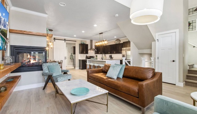 Decked Out Sunset Views, Fire Pit & Fenced Yard