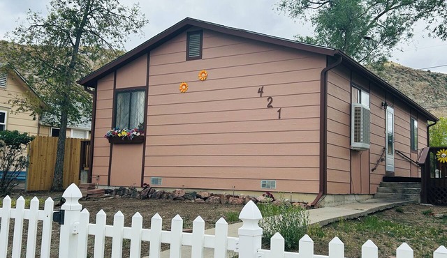 Delightful 2 bedroom home in walking distance to downtown, Arkansas River, etc