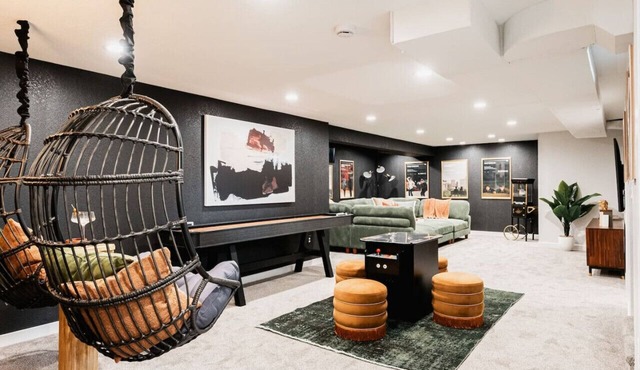 Designer Home with HotTub, Movie Room, Firepit