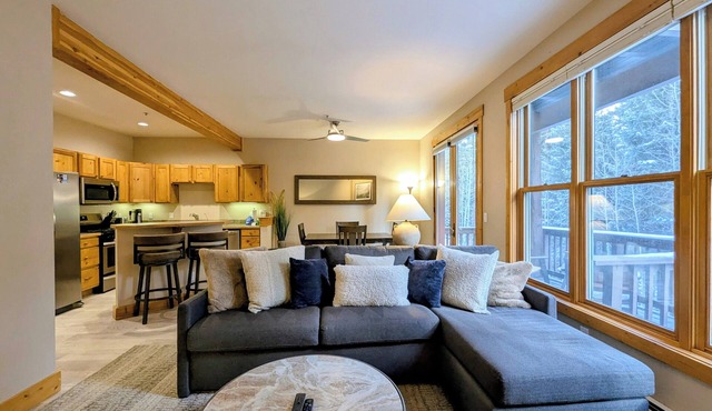 Dog friendly, hot tub, free shuttle