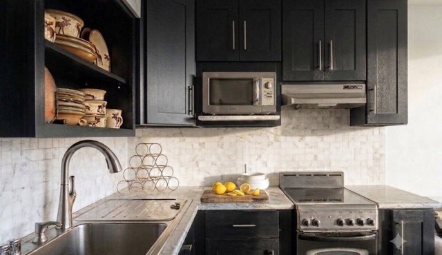 Downtown Aspen! Aspen Mountain & Cowhide! Full Kitchen, Quiet, Parking!