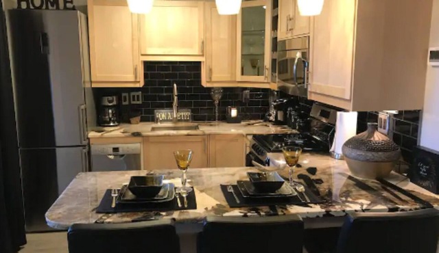 Downtown LUXURY Condo on Pearl!