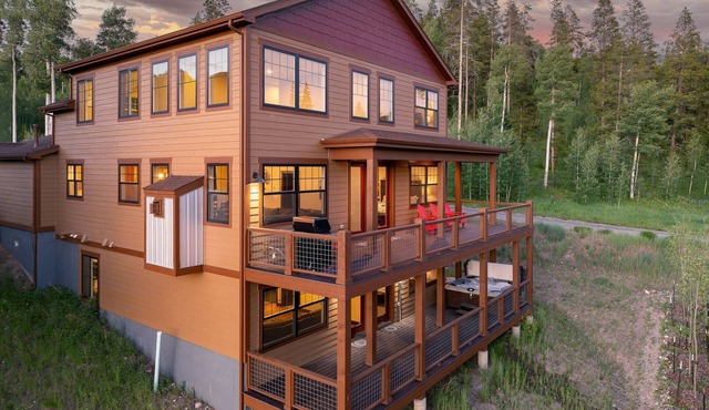 Downtown WP Chalet 7 I Private Hot Tub I Amazing Views I Bunk Room I Desk I Discounted Attractions