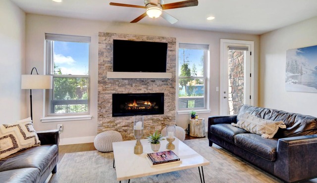 Downtown WP Villa 105 I Private Hot Tub I Great Views I Bunk Room I Discounted Attractions