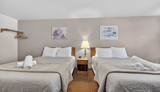 Eagle Motel Suite 120