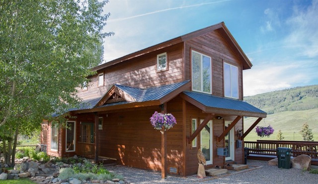 Eagle View - Amazing Views of the Mountains and the East River!