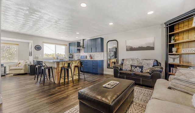 Easter House | Sunroom + Fire Pit | 4 Beds