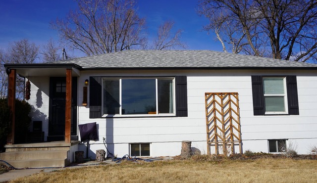 Easy Mountain Access Bungalow w/Home Office