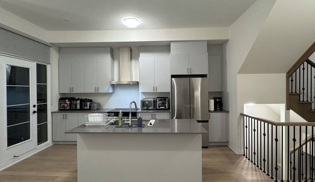 Elegant Townhome in Prestigious Woodbridge Estate, Vaughan (Selena) in Vaughan