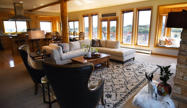Escape to Your Family Retreat: Outdoor Adventures & Hot Tub Await!