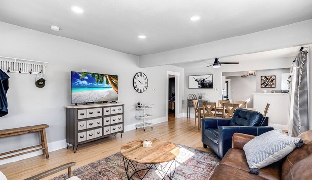 Experience Cheyenne in a cozy home, close to Downtown, Medical Center and CFD. in Cheyenne