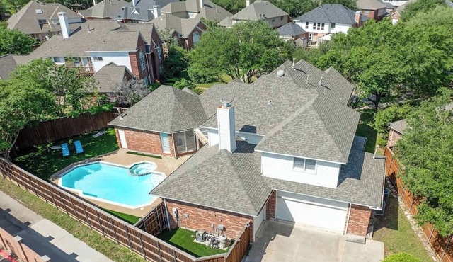 Exquisite 6 BR Retreat PoolSpa 4.5 Bath Sleeps 20+ in Richardson