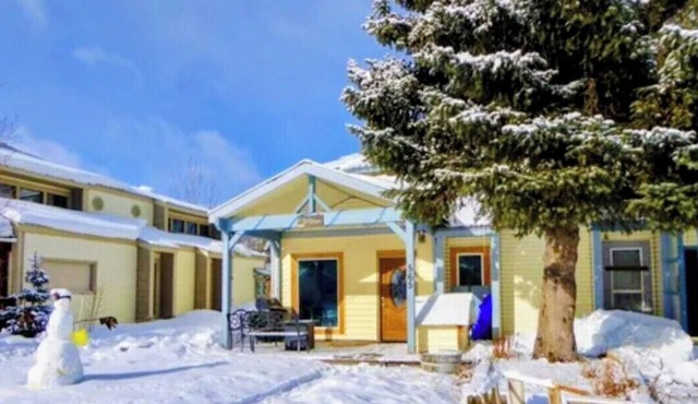 Extended Vacay! or Seasonal Stay.Quietest and Coziest Spot in town!