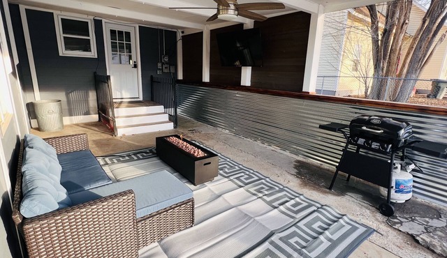 Family and Pet Friendly house in down town Delta!