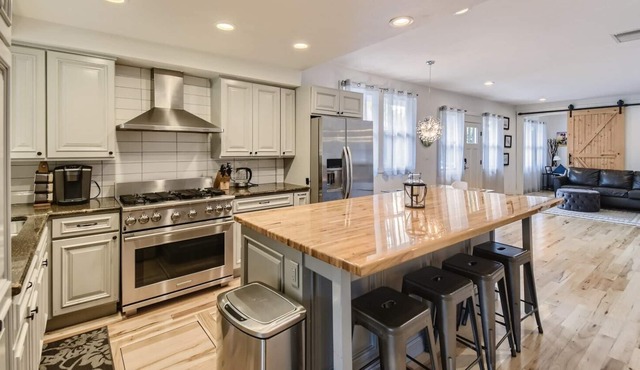 Family Fun-5 bedroom house-Hot tub-Dog Friendly