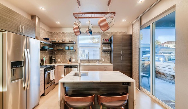 Fancy Townhome Near Old Town, Breweries and River!