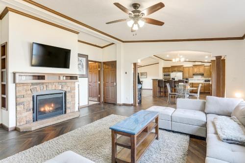 Fish & Relax Fireside: Mink Lake Retreat!