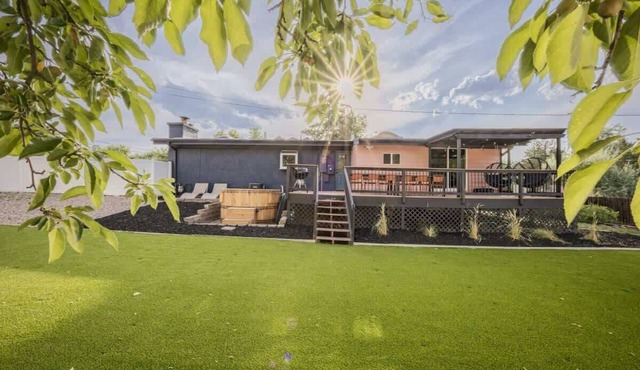 For Families and Large Groups! Hot Tub, Turf Yard, Outdoor Dining and Games