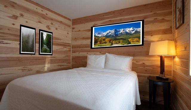 Four Seasons Lodge