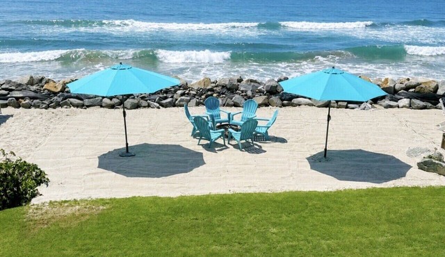Fresh Beach Cottage with Fire Ring in Sand, Walk to Restaurants