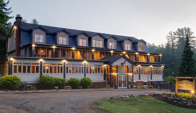 Friends Lake Inn