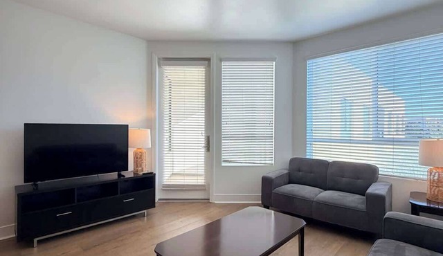 Fully Furnished 1BR San Diego w/Wi-Fi Parking in San Diego