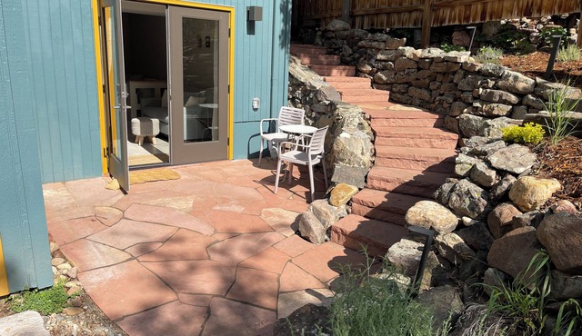 Garden-Level Studio - Walkable to Downtown Golden