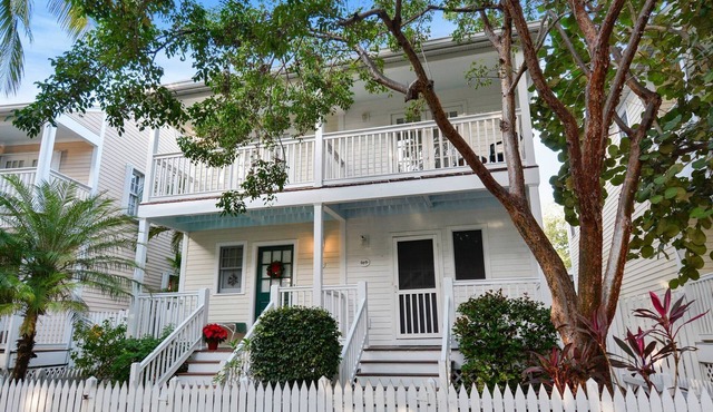 Gated Golf Community w/Pool, Prime Location Mins to Old Town | Long-Term Stays