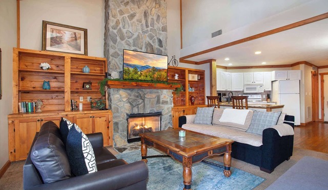 Gatlinburg Escape for 6 w Sauna & Community Pool!