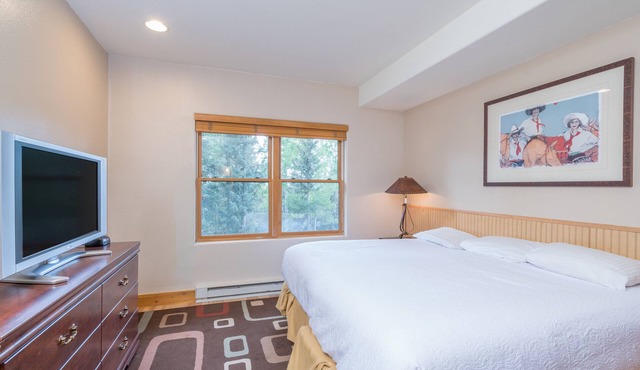 Get the Perks of the Bear Creek Lodge in Private Pet-Friendly Lock-Off Room