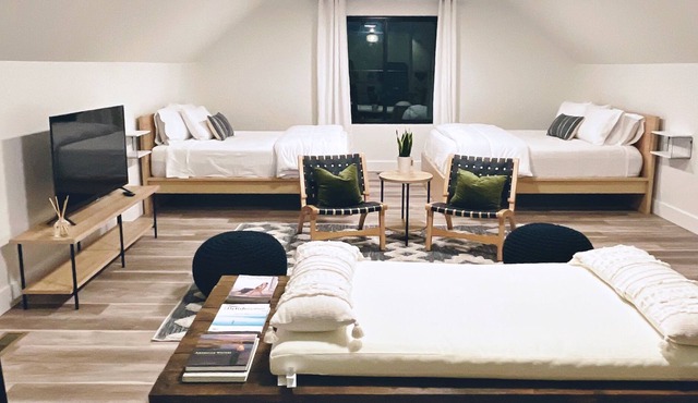 Gleneagle Loft - Modern studio, minutes from Air Force Academy